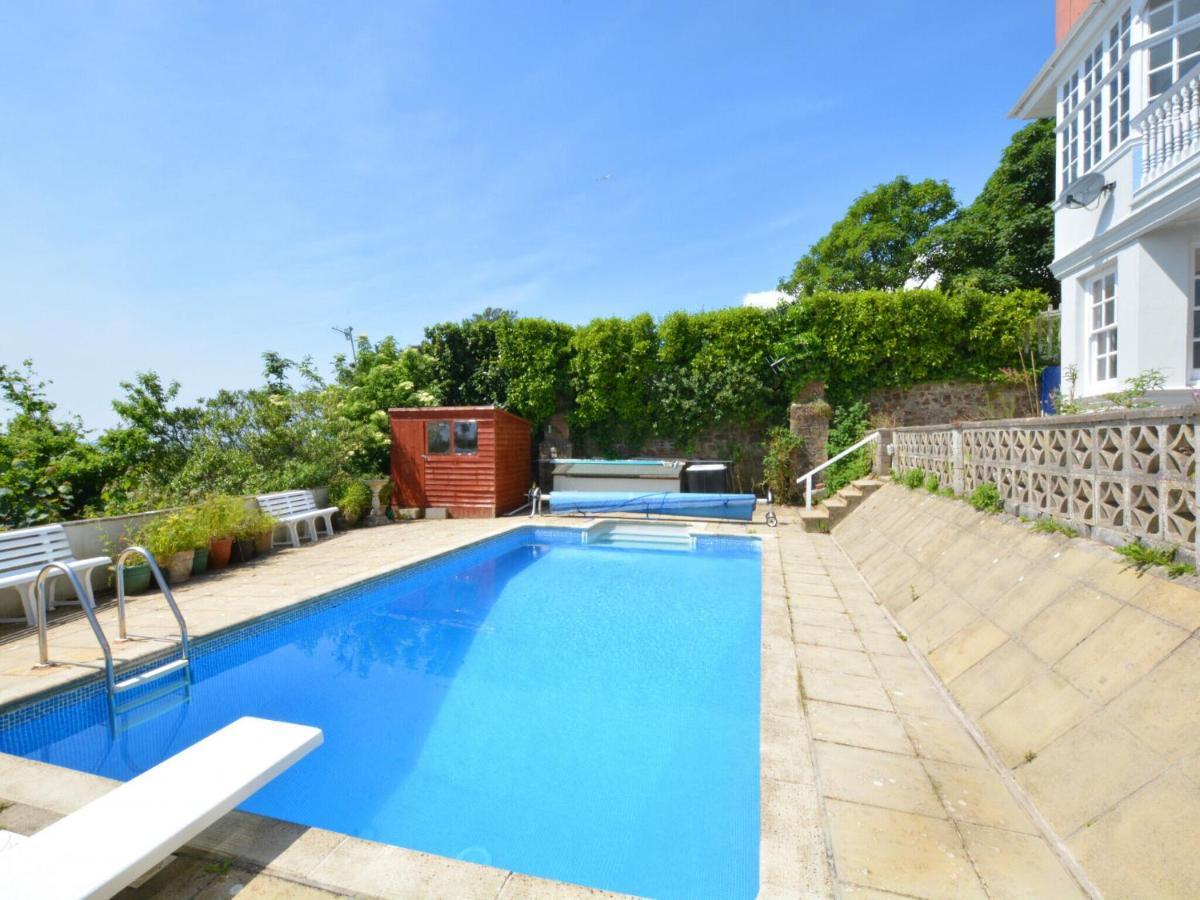 Modern In With Swimming Pool Apartment *