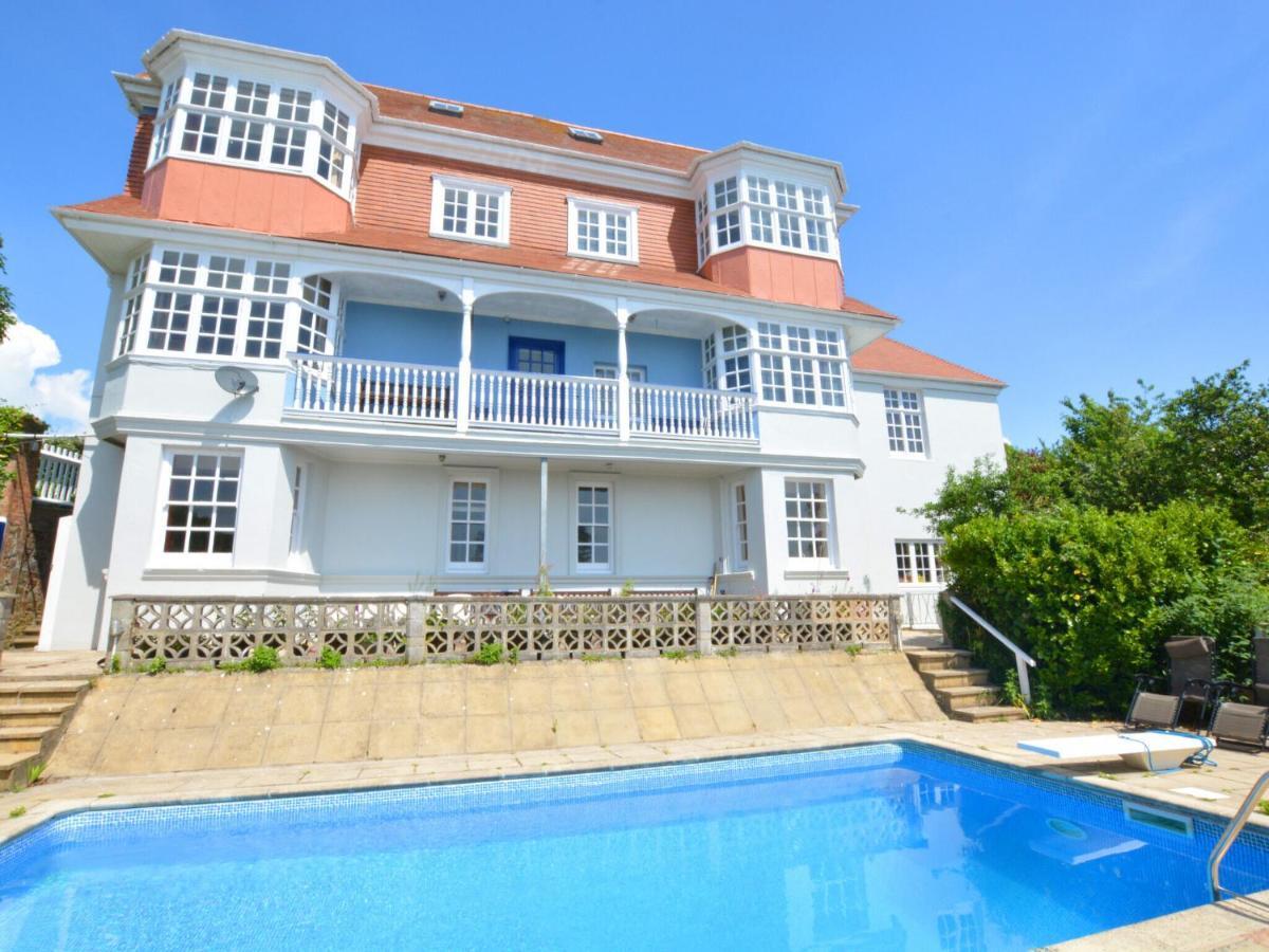 Apartment Modern In With Swimming Pool *