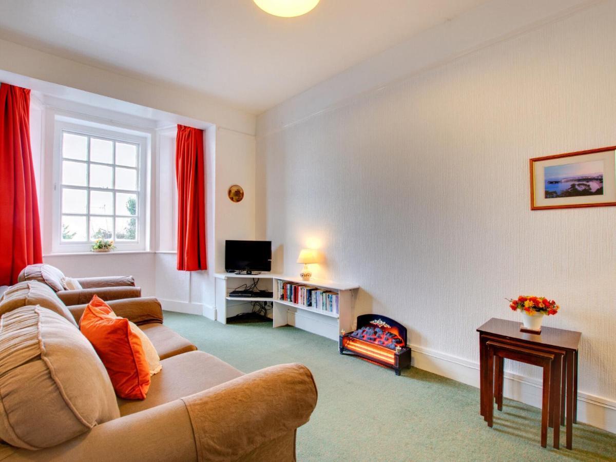 Modern In With Swimming Pool Apartment Tenby