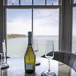 Pieces Of Eight - 2 Bedroom Apartment - Tenby -