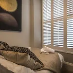 Pieces Of Eight - 2 Bedroom Apartment - Tenby -