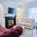 Pink Cottage - 4 Bedrooms & Hot Tub - Tenby
