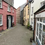 Wheelhouse - 3 Bedroom Home In The Heart Of Tenby