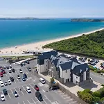 7 Waterstone House - Luxury Apartment Overlooking South Beach, Tenby