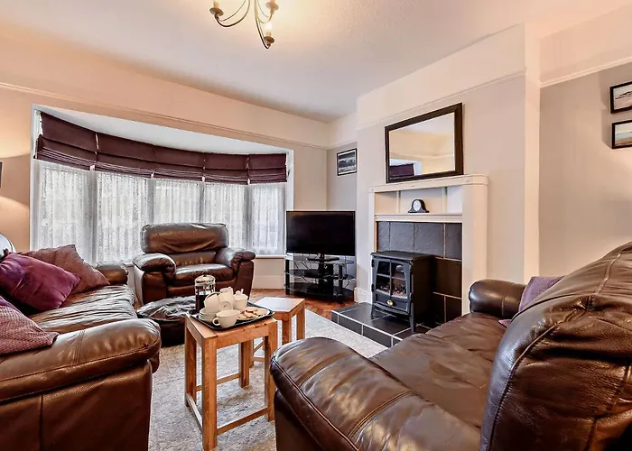 3 Bed In Tenby Fb063