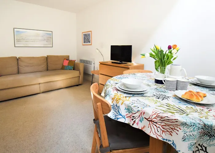 1 Bed In Tenby Fb057