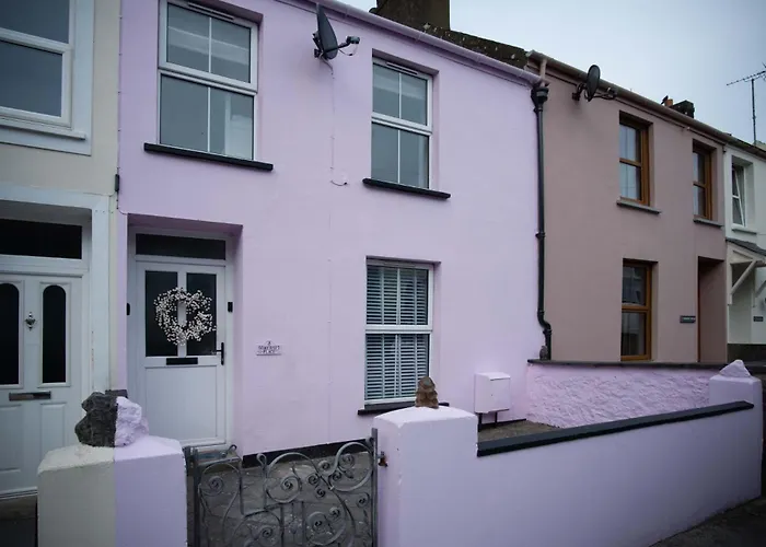 Pink Cottage - 4 Bedrooms & Hot Tub - Tenby