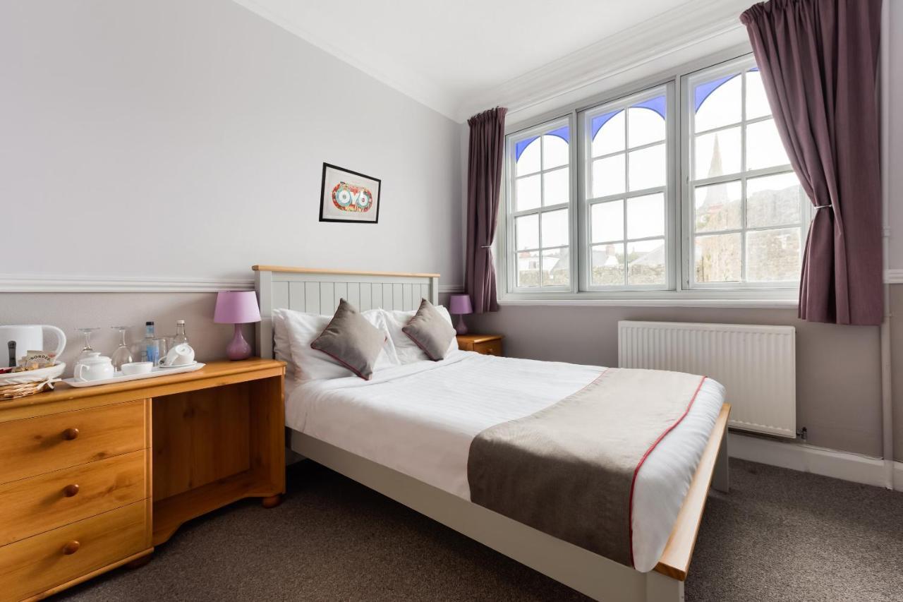Hotel Oyo Timothy's Tenby