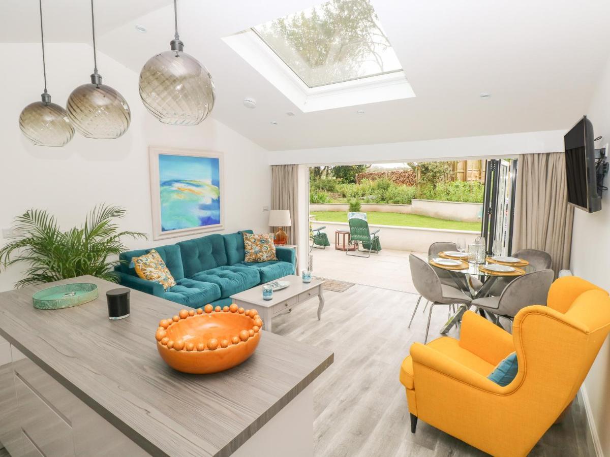 Summer House * Tenby