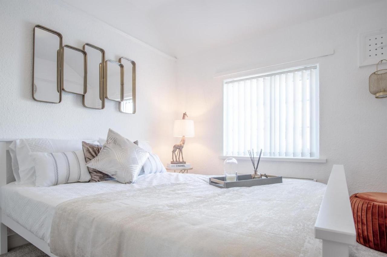 Newell Hill House - 3 Bedroom - *