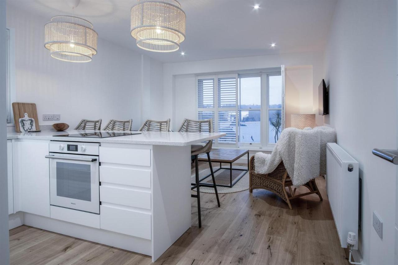 Midnight - 2 Bedroom Apartment - Tenby Apartment Tenby