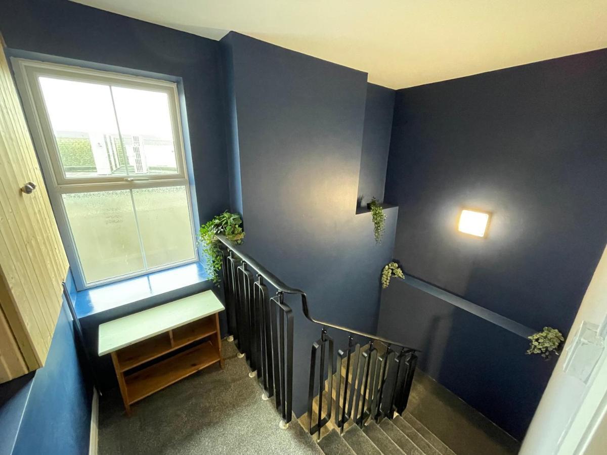 Private Pad - View Of High Street Apartment