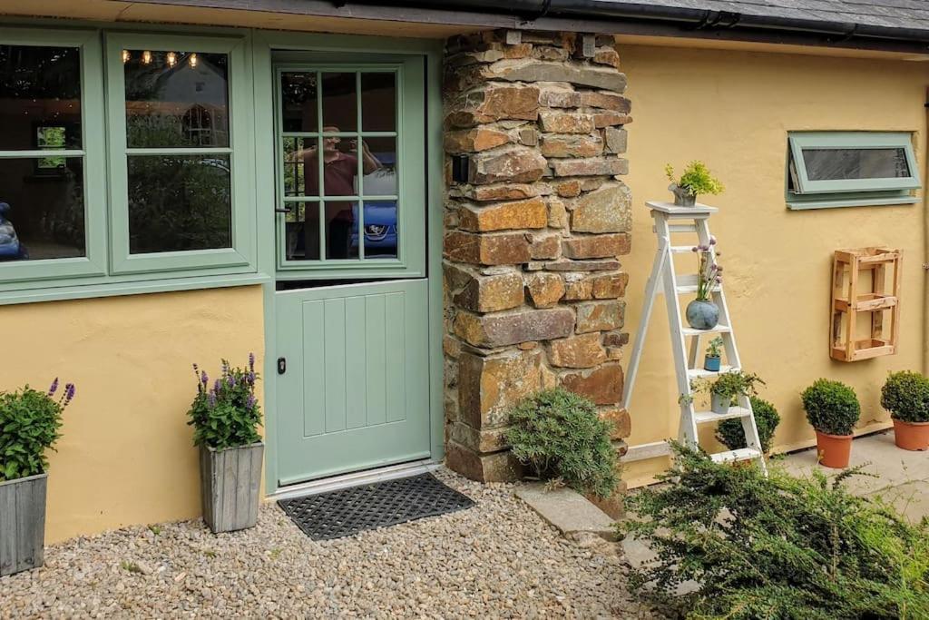 Apartment The Bothy: Retreat With Hot Tub And Projector *