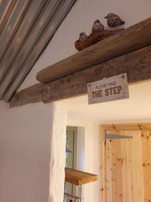 Apartment The Bothy: Retreat With Hot Tub And Projector Tenby