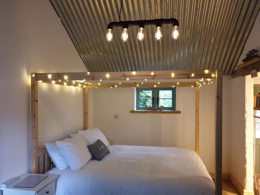Apartment The Bothy: Retreat With Hot Tub And Projector