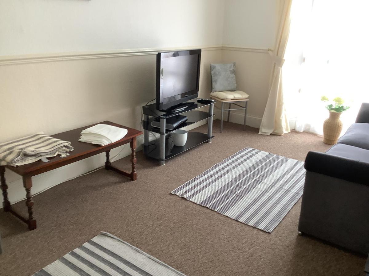 Second Floor Town Centre * Tenby