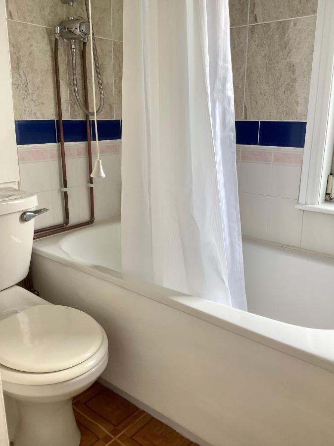 Second Floor Town Centre * Tenby