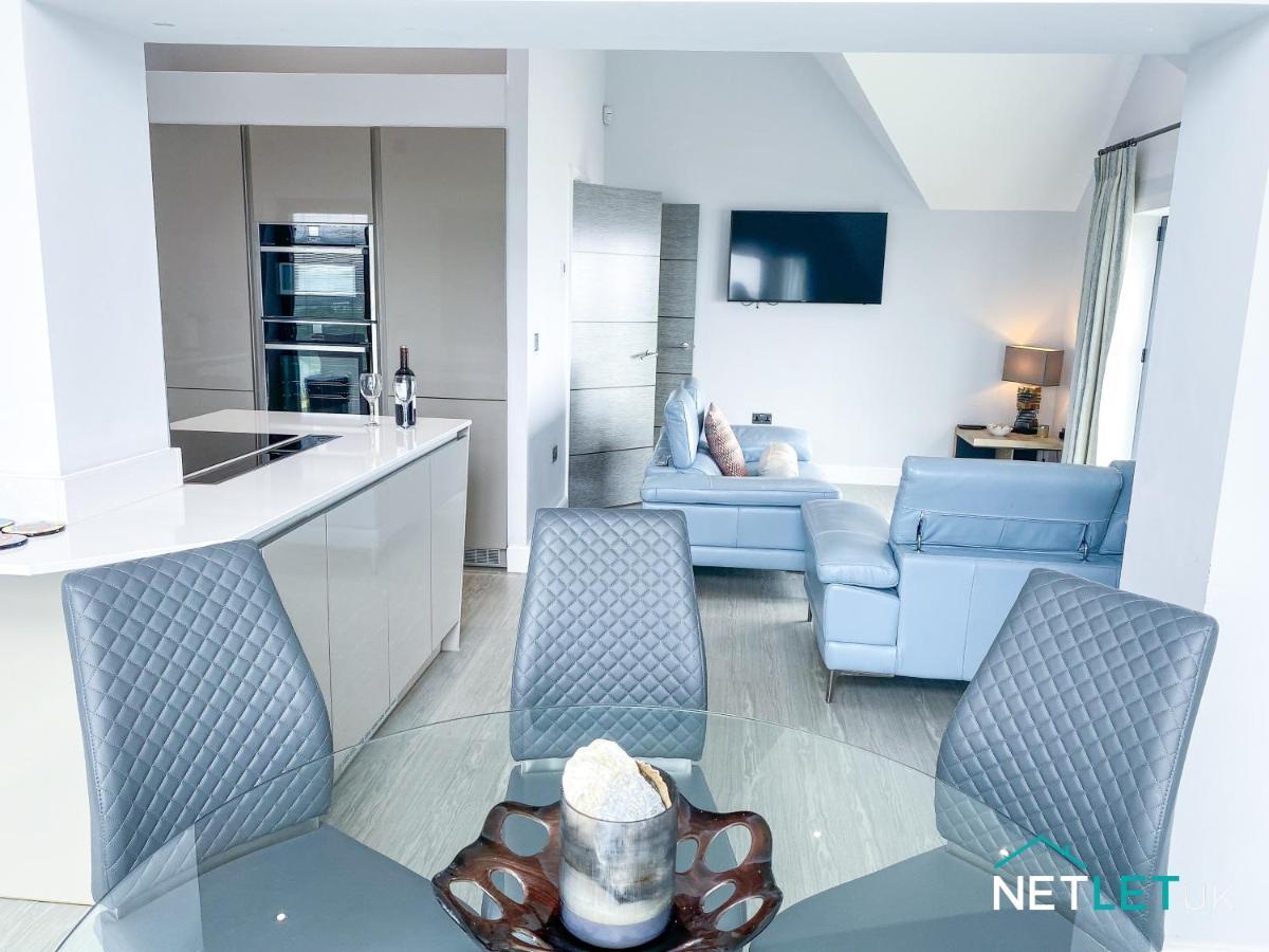 Waterstone House Penthouse Apartment *