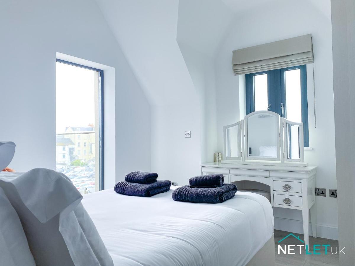 Waterstone House Penthouse Apartment *