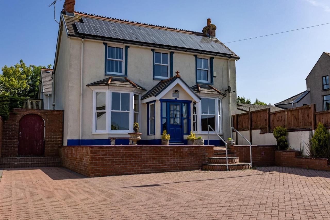 5 Bedroom With Indoor Pool Holiday home Tenby