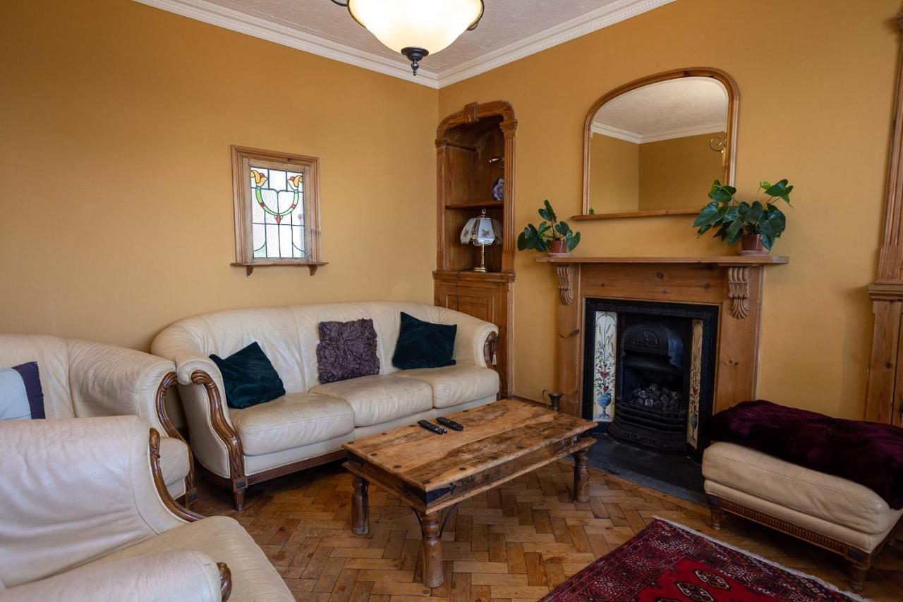 5 Bedroom With Indoor Pool Holiday home Tenby