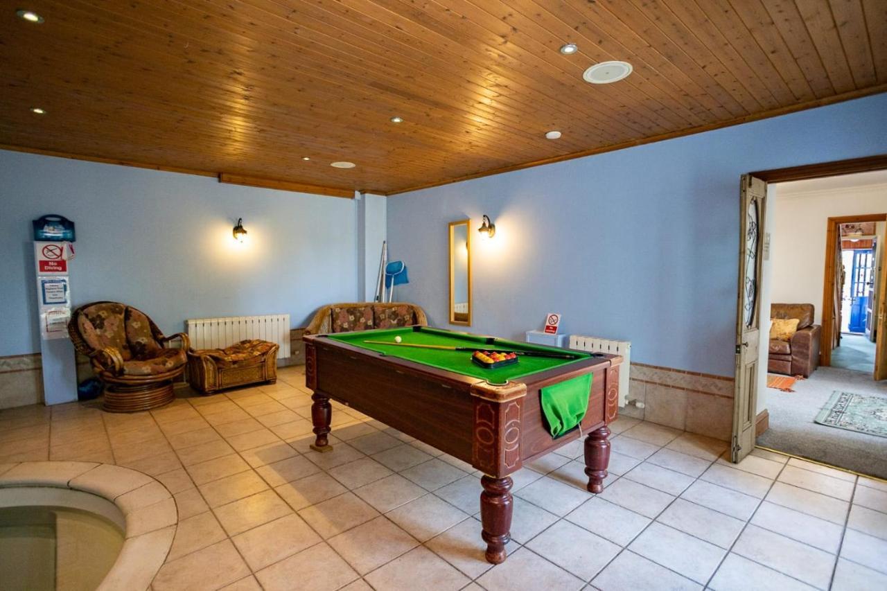 5 Bedroom With Indoor Pool * Tenby