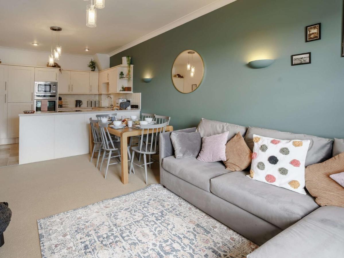 3 Bed In Fb199 * Tenby