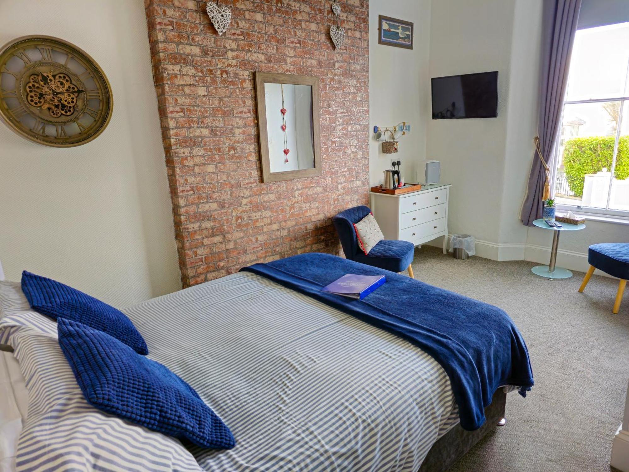 Beachcomber Bed & Breakfast 2*