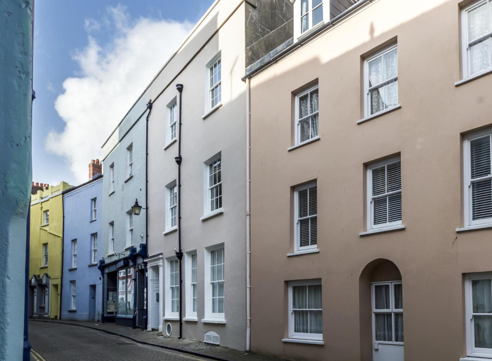 Lady - 2 Bedroom - Apartment Tenby