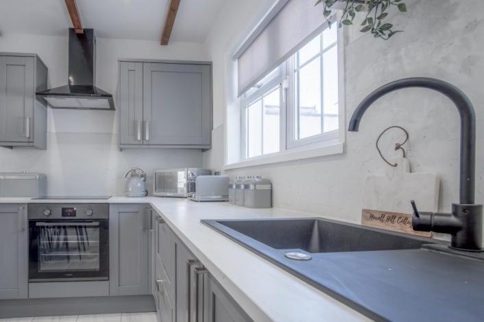 Newell Hill House - 3 Bedroom - *