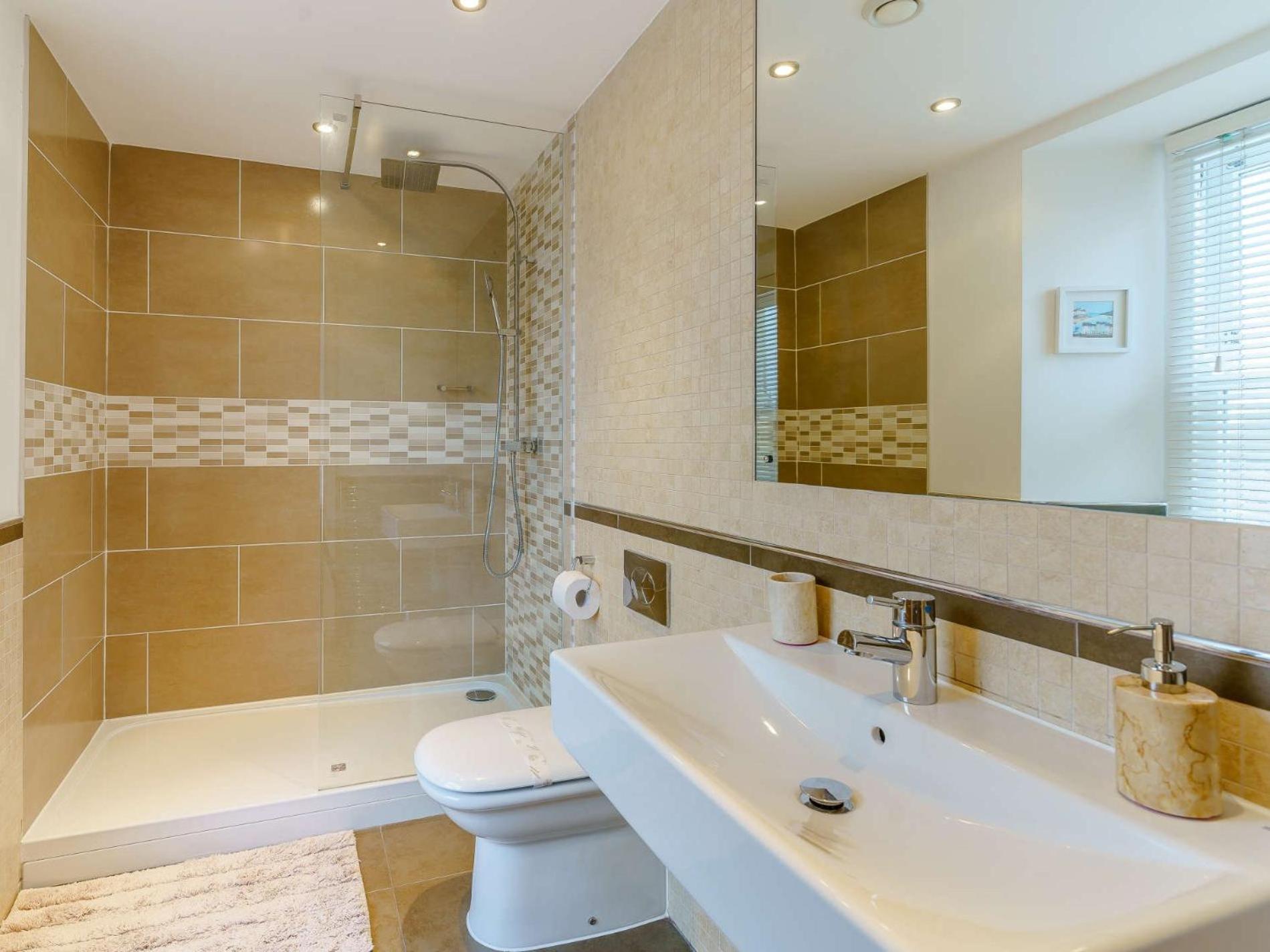 3 Bed In Fb273 * Tenby