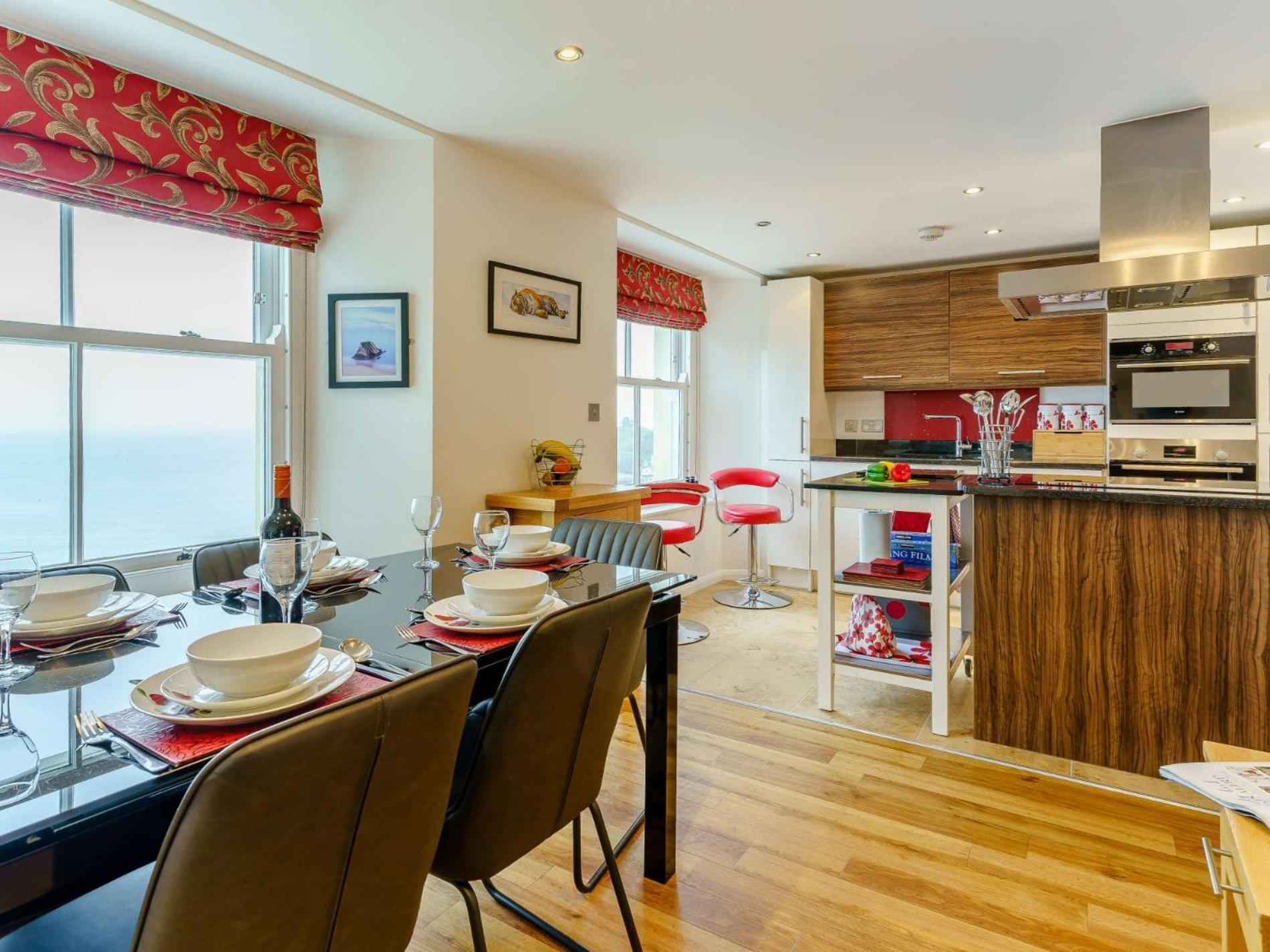 3 Bed In Fb273
