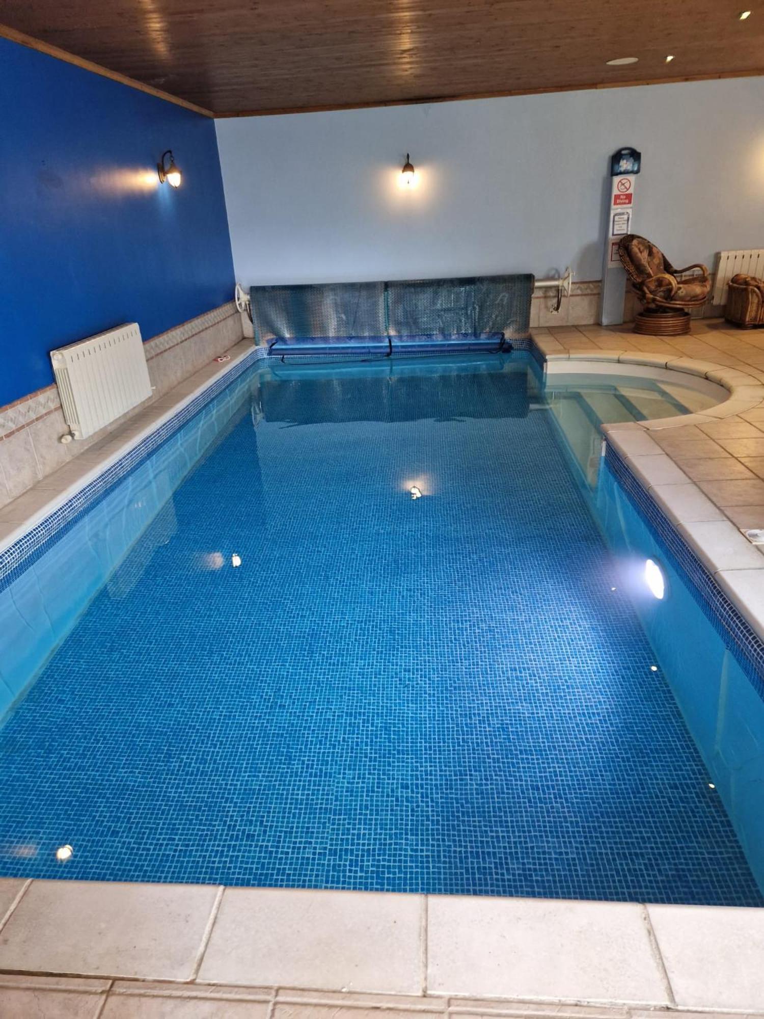 5 Bedroom With Indoor Pool Holiday home Tenby
