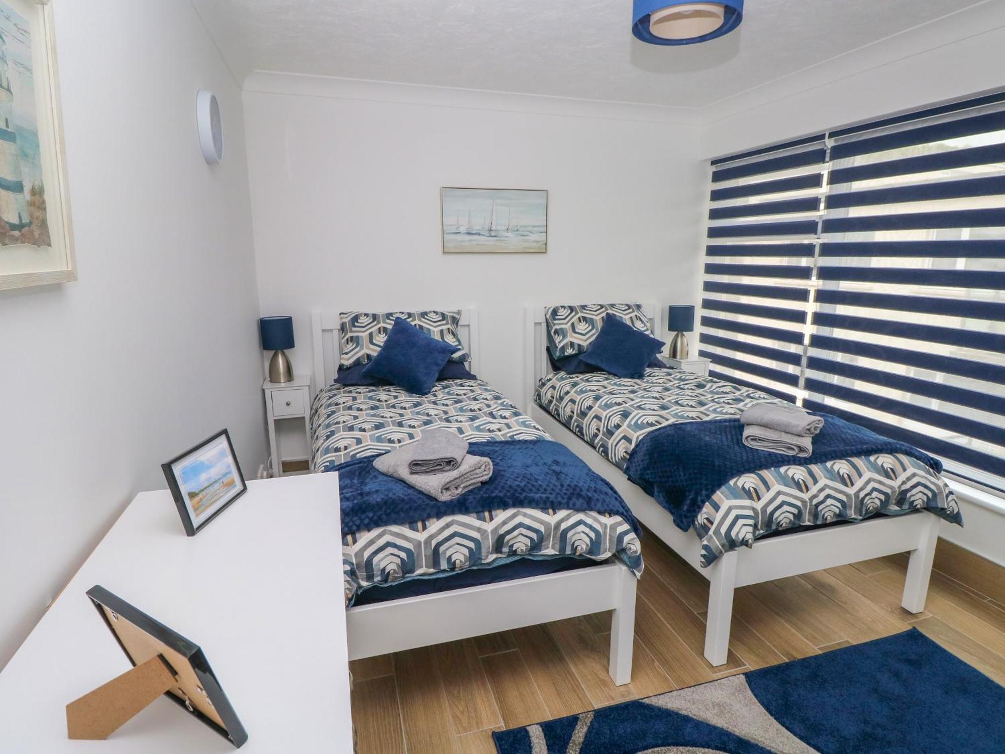 34 Croft Court * Tenby