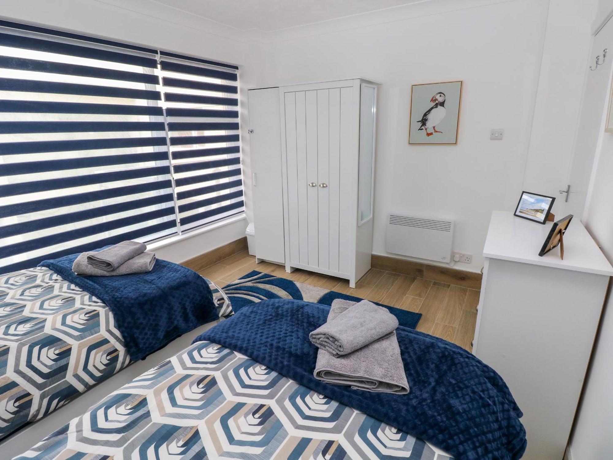 34 Croft Court * Tenby