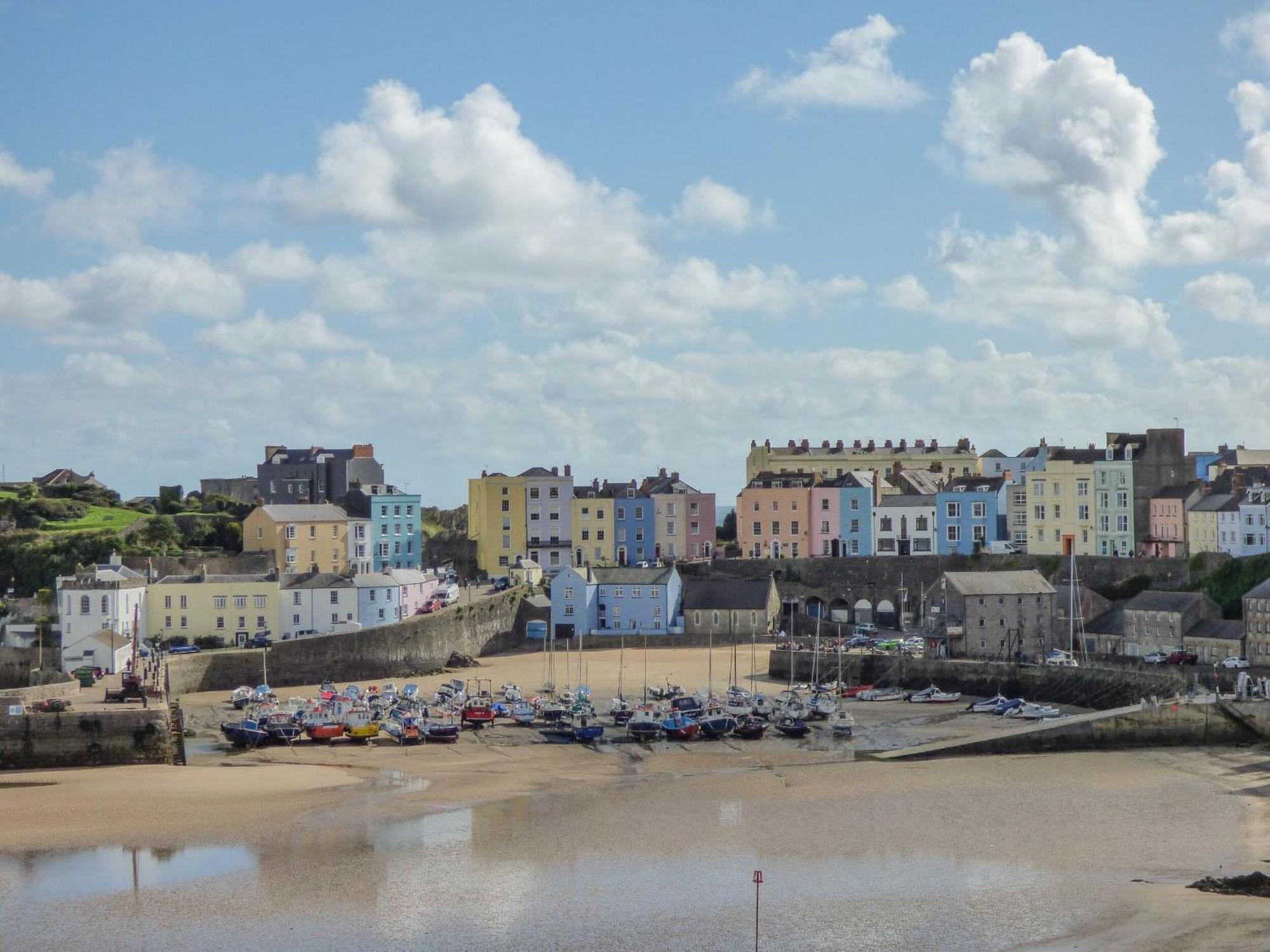 34 Croft Court Apartment Tenby