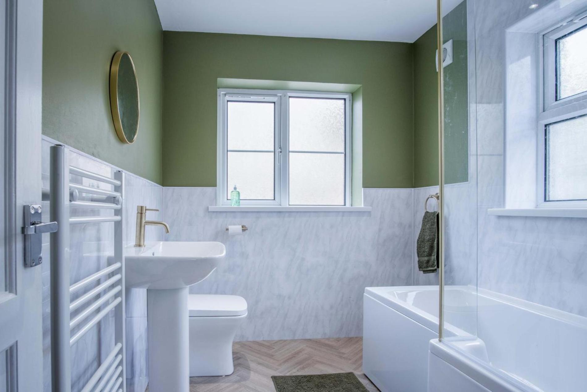 Apartment Pink - 4 Bedrooms & Hot Tub - Tenby