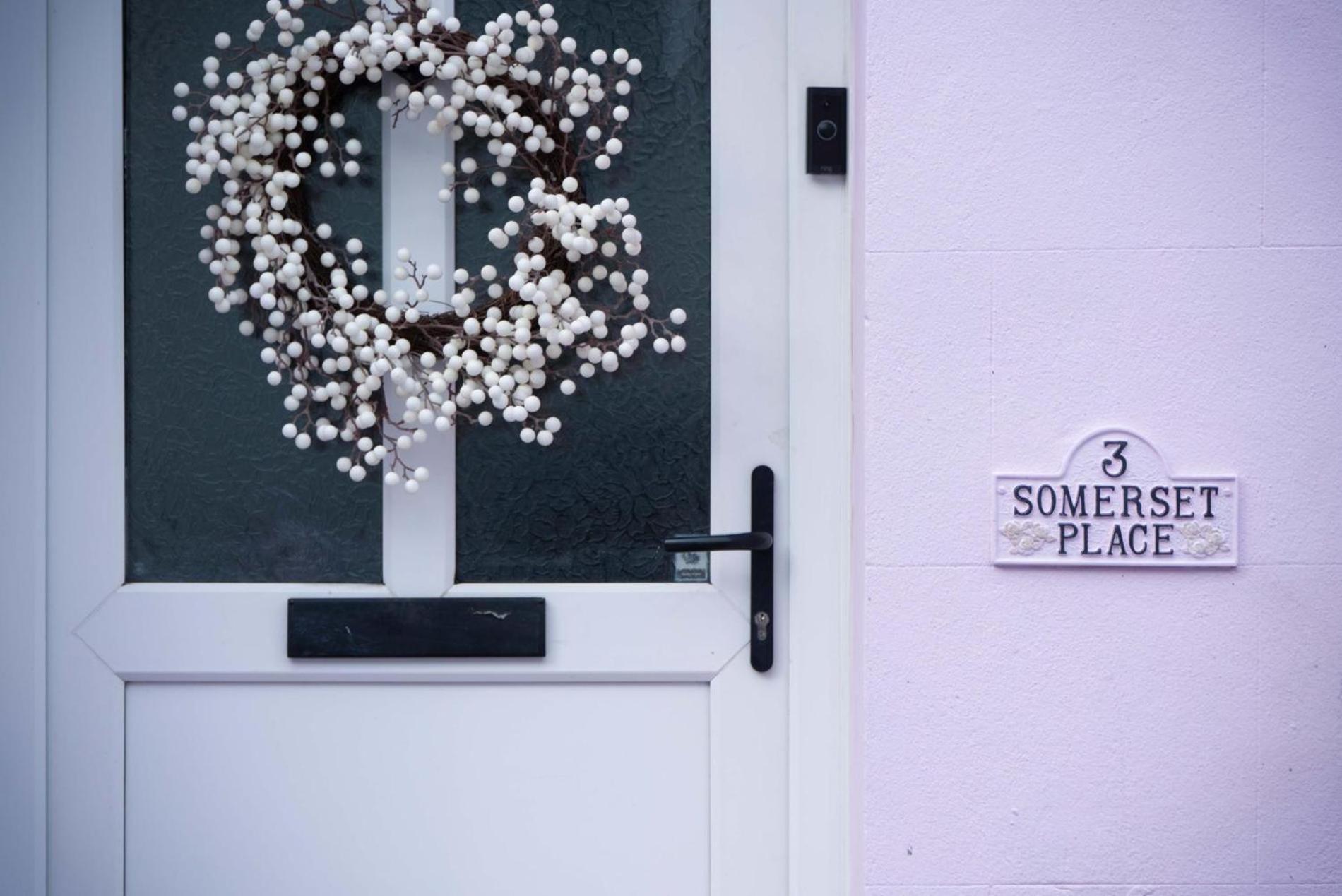 Pink - 4 Bedrooms & Hot Tub - Tenby