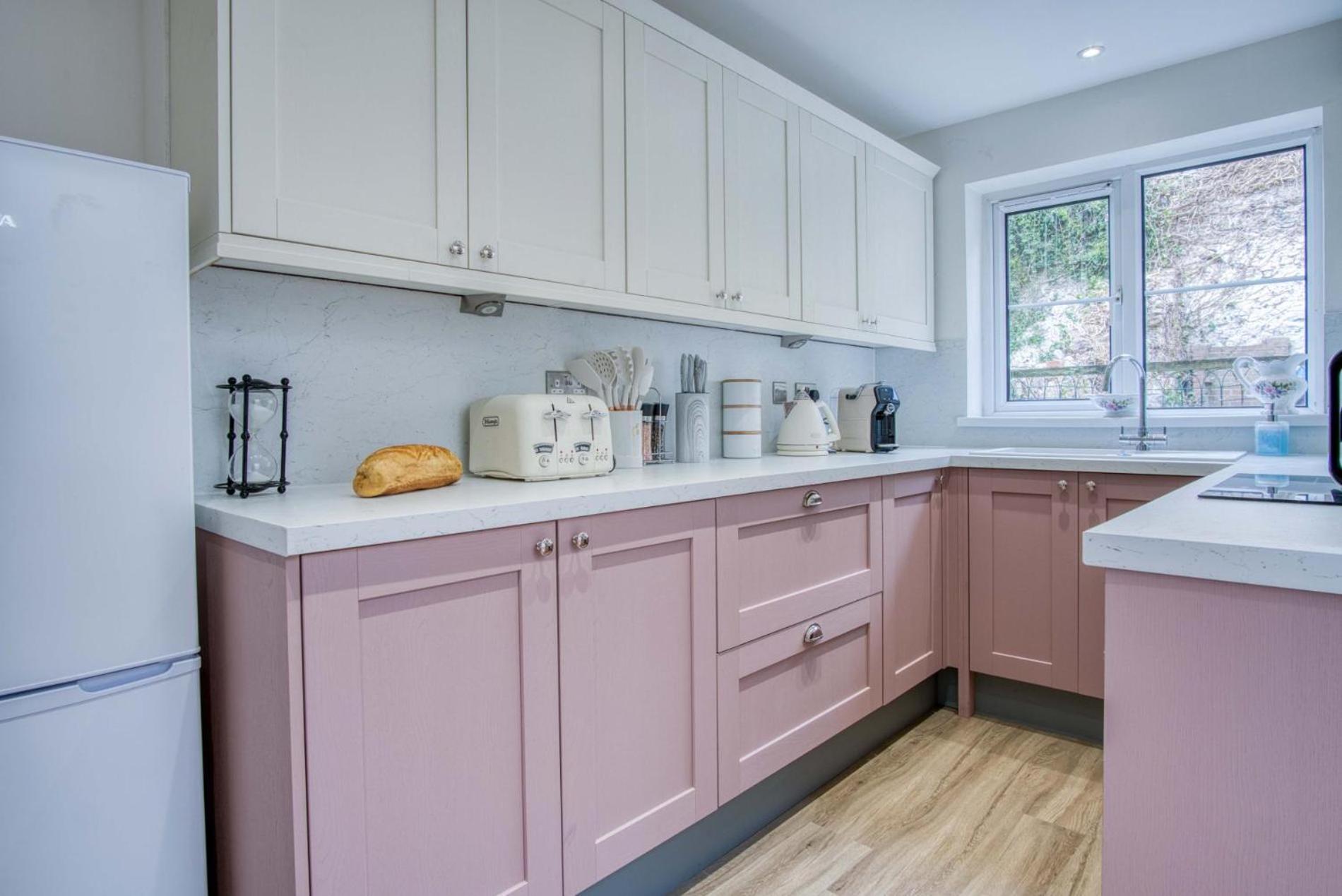 Pink - 4 Bedrooms & Hot Tub - *