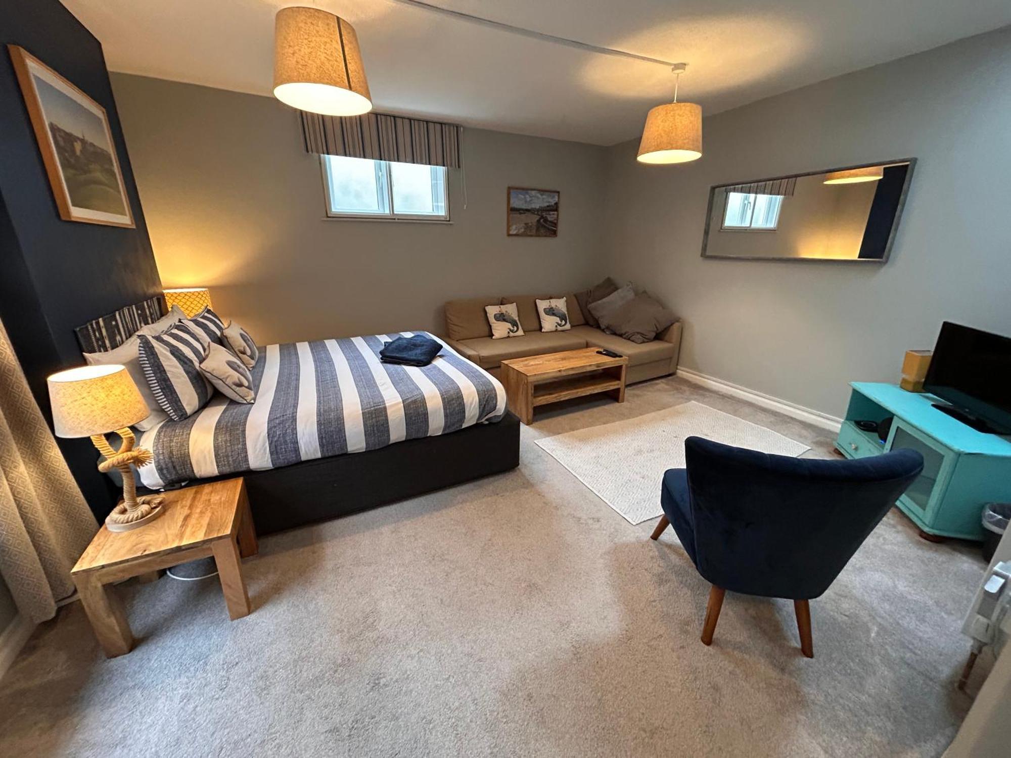 Private Pad - View Of High Street *