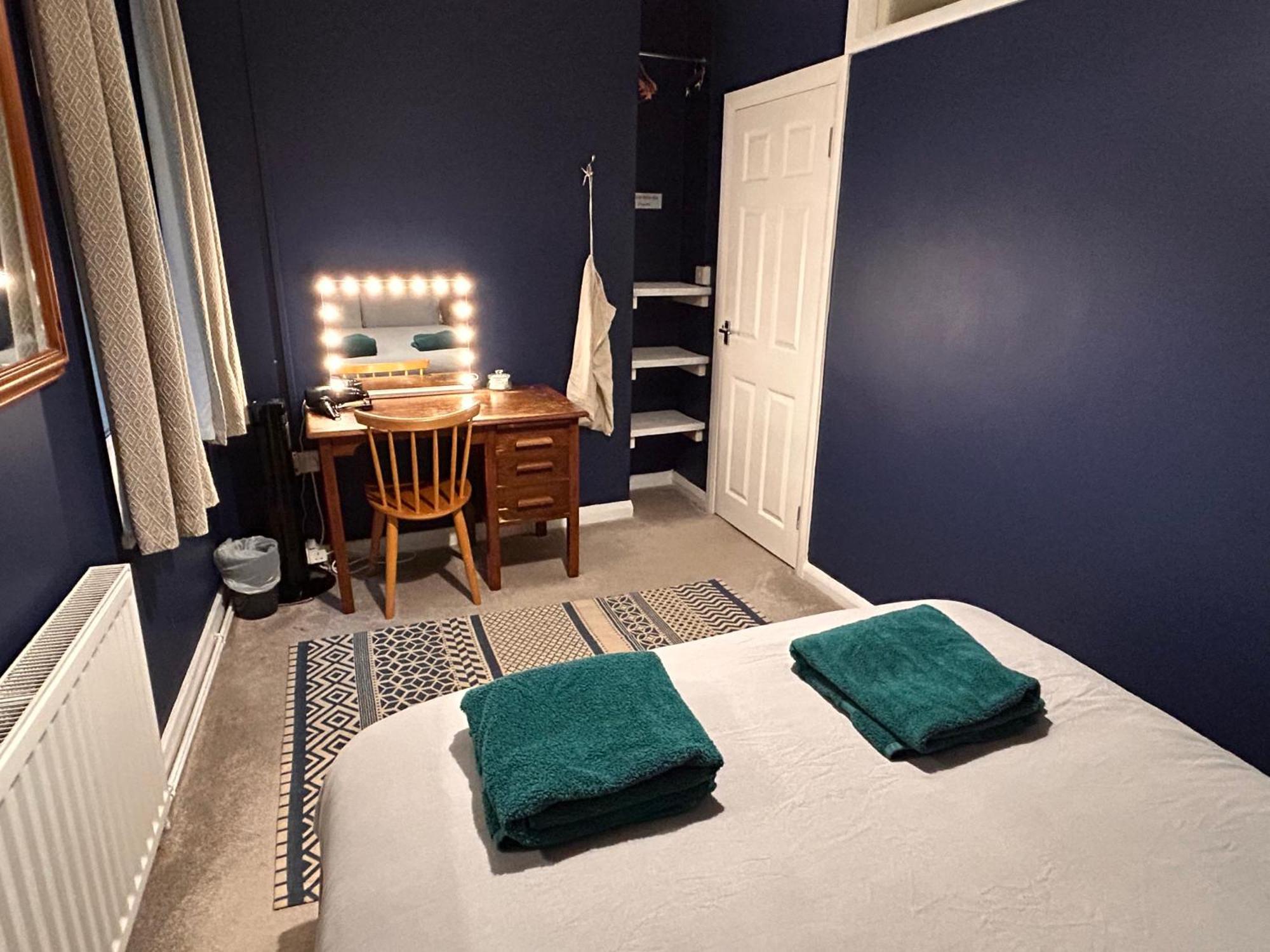 Private Pad - View Of High Street * Tenby