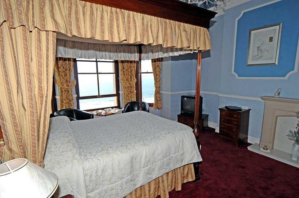 No: 1 The Esplanade Guest Accommodation. Bed & Breakfast Tenby