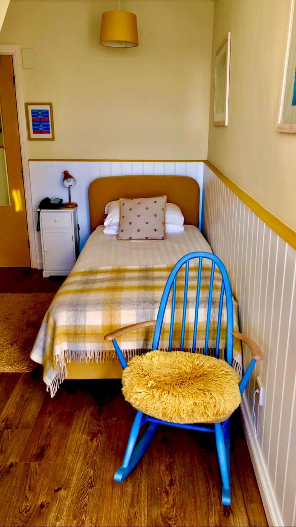 No: 1 The Esplanade Guest Accommodation. Bed & Breakfast Tenby