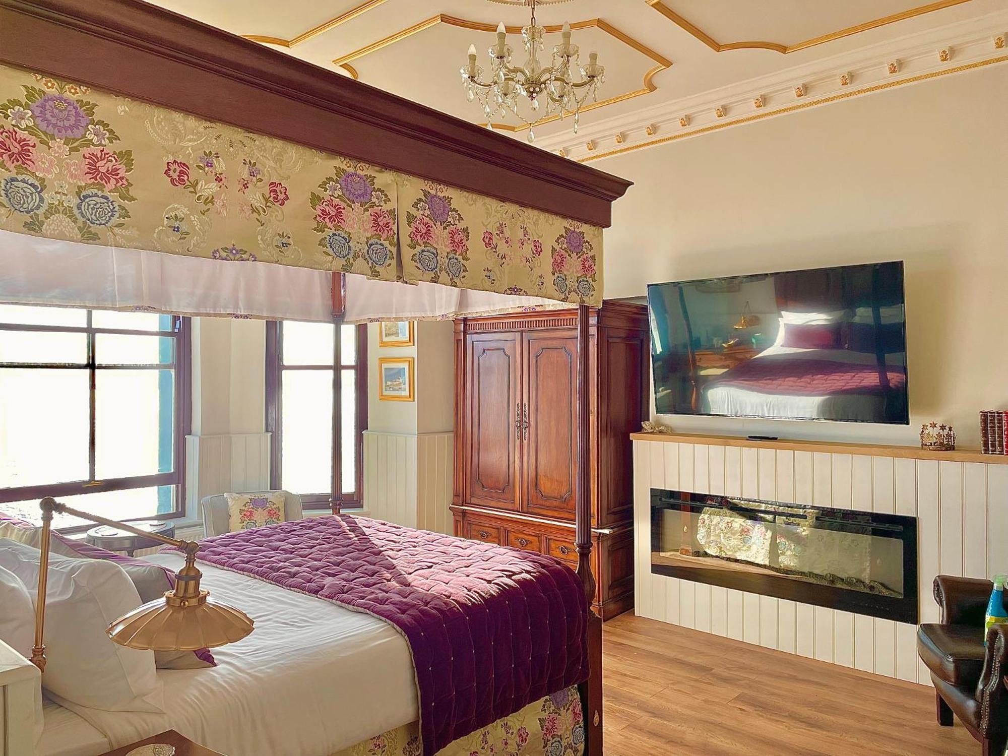 No: 1 The Esplanade Guest Accommodation. 4* Tenby