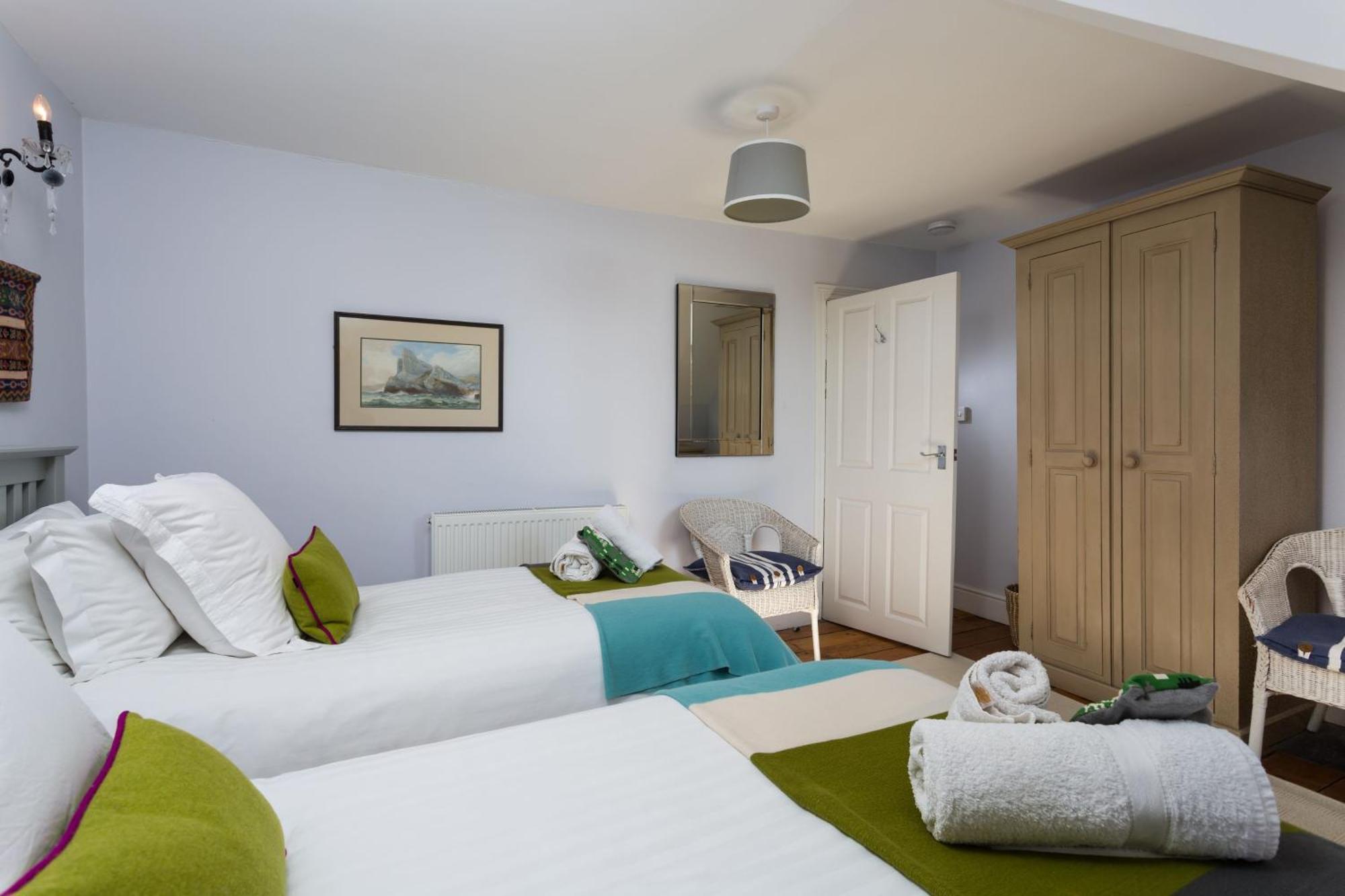 High House Sleeping 10 Holiday home *