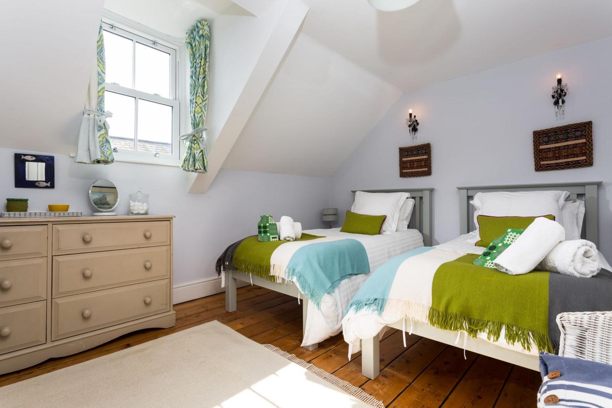High House Sleeping 10 Holiday home