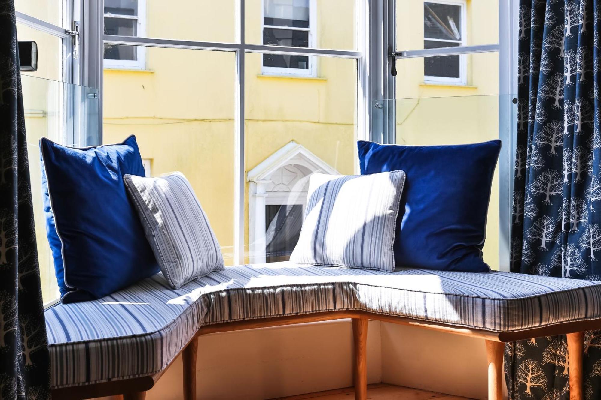 High House Sleeping 10 Tenby