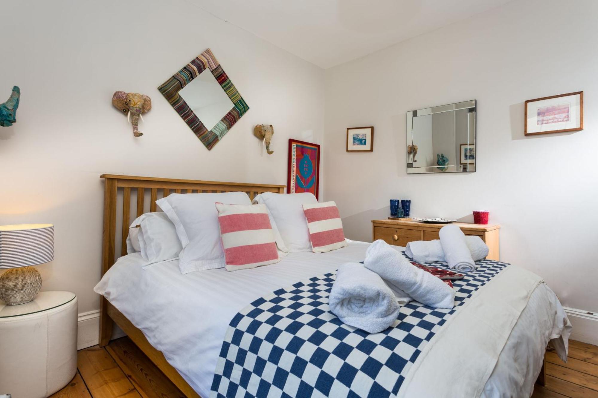 High House Sleeping 10 * Tenby