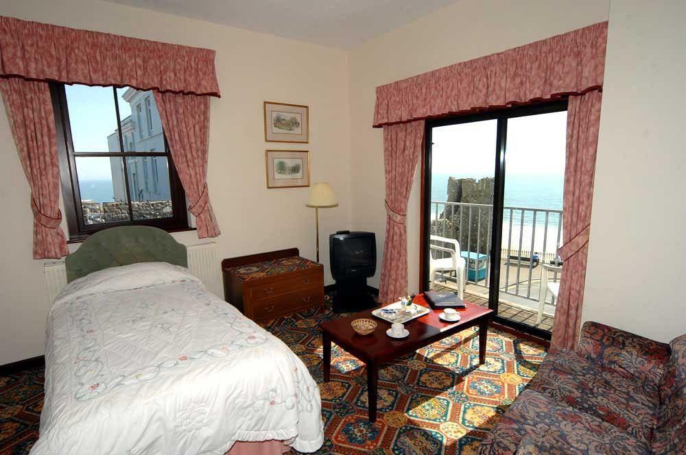 Bed & Breakfast No: 1 The Esplanade Guest Accommodation. Tenby