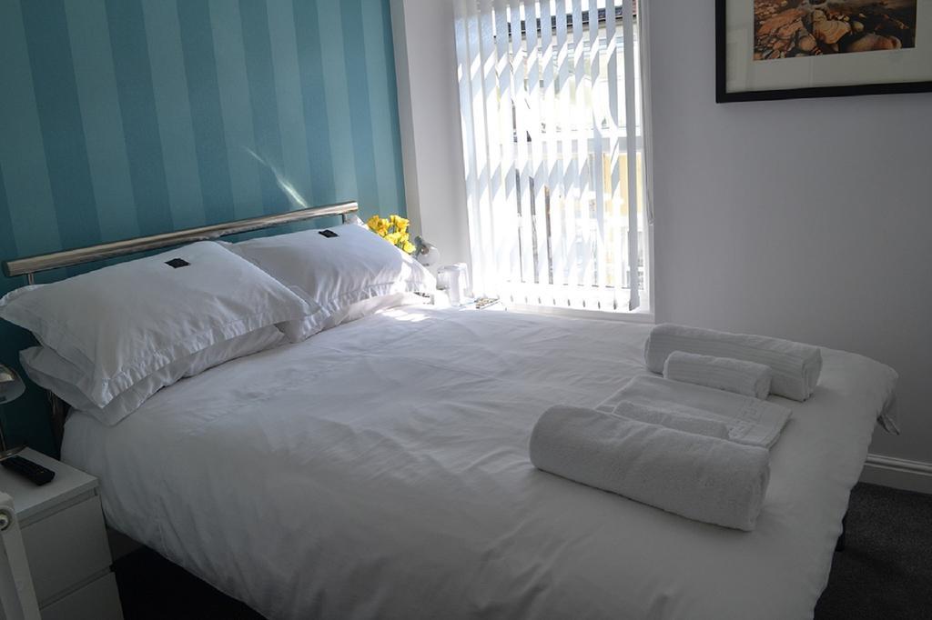 White Rose * Tenby